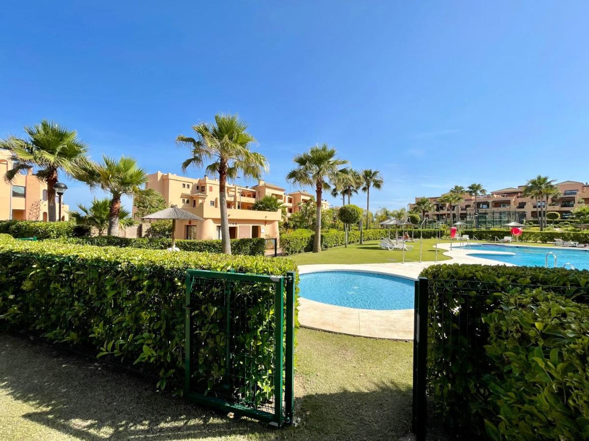 Casares Beach Golf Apartment With Private Garden Direct Pool Access Eksteriør bilde