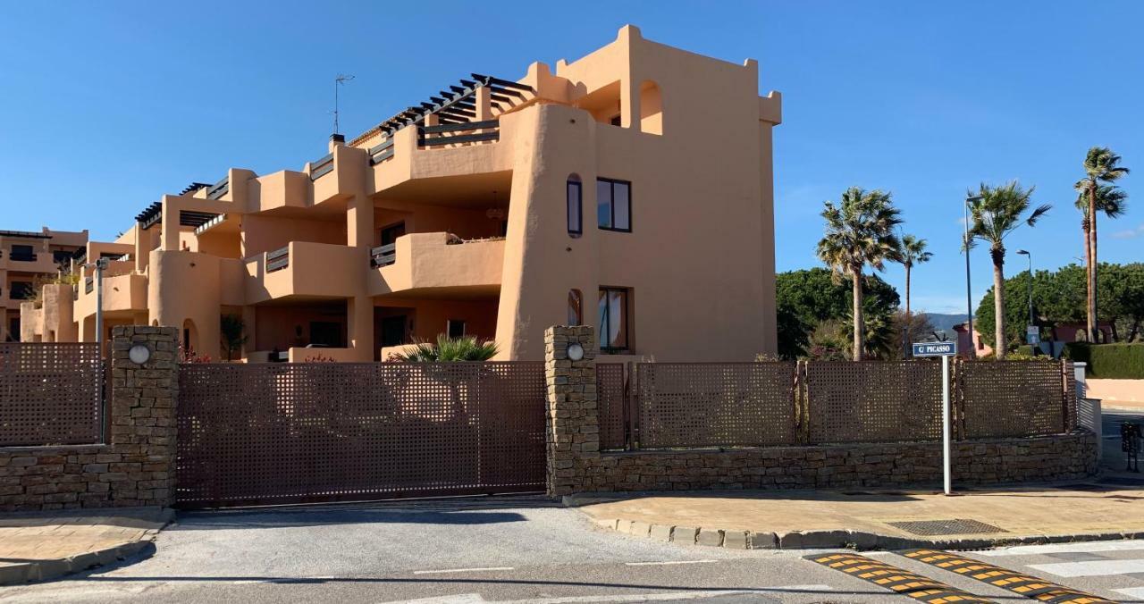 Casares Beach Golf Apartment With Private Garden Direct Pool Access Eksteriør bilde